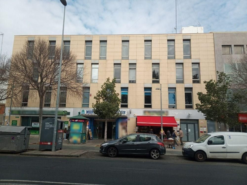 Vista exterior de Oficina en venta en  Sevilla Capital