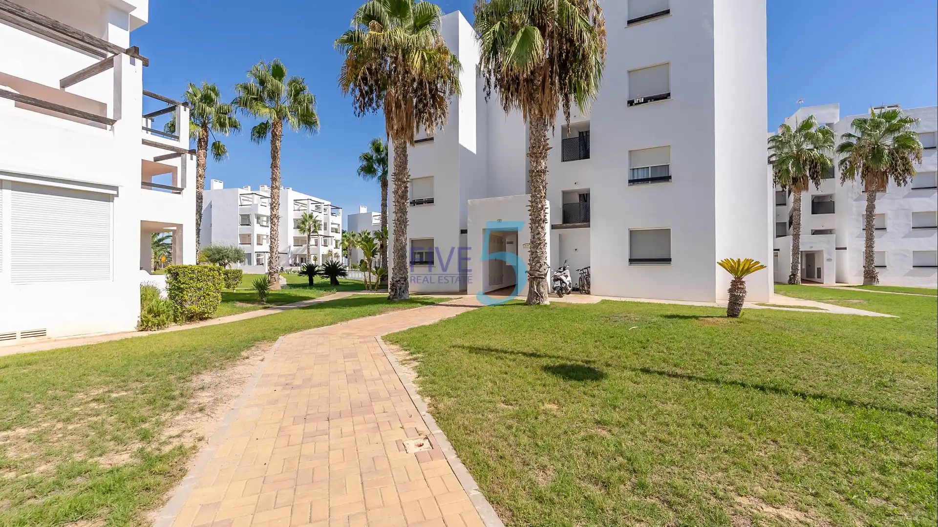 Penthouse with pool for sale in Terrazas de la Torre Golf