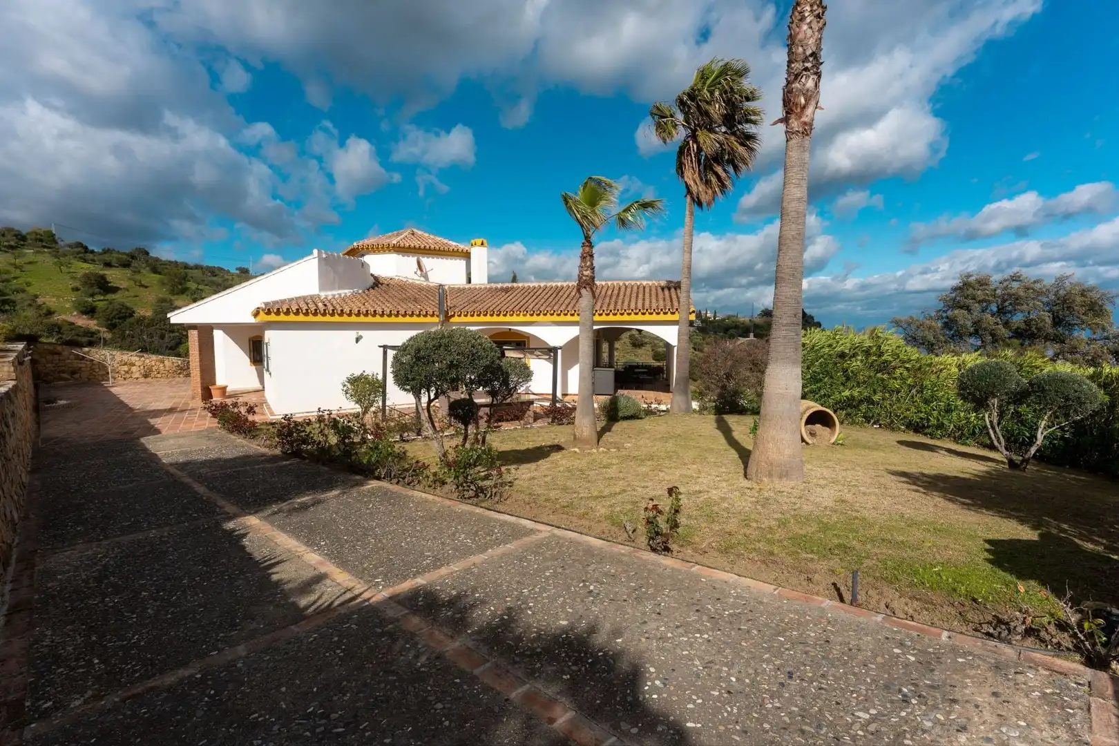 Jardí de Finca rústica en venda en Casarabonela amb Calefacció i Piscina