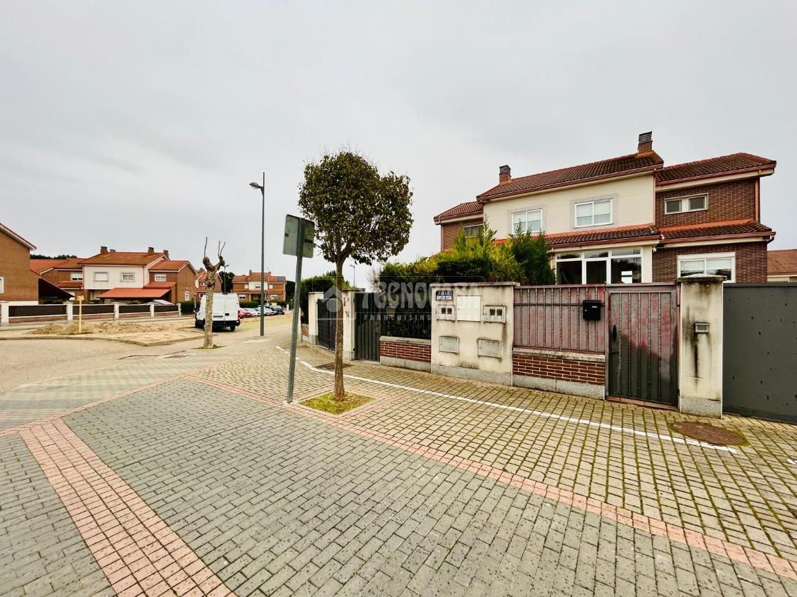 Exterior view of Single-family semi-detached for sale in Boecillo  with Heating