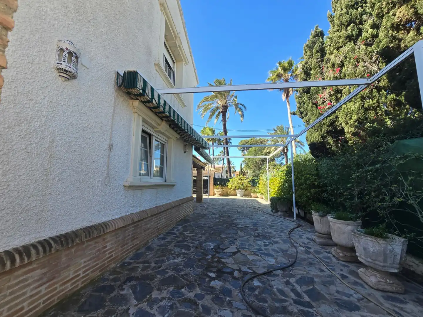 Vista exterior de Casa o xalet en venda en Orihuela amb Aire condicionat, Calefacció i Jardí privat
