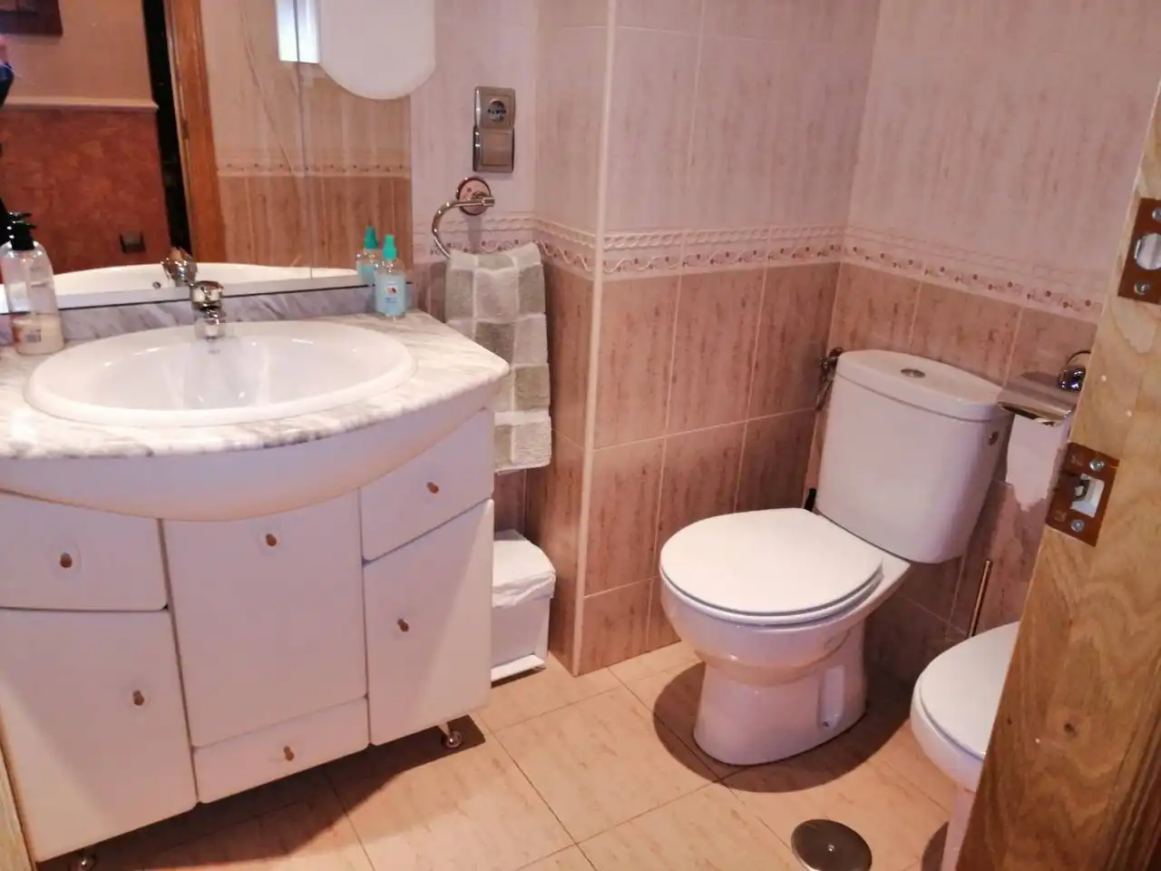 Bathroom of Flat for sale in Hellín  with Air Conditioner, Furnished and Balcony