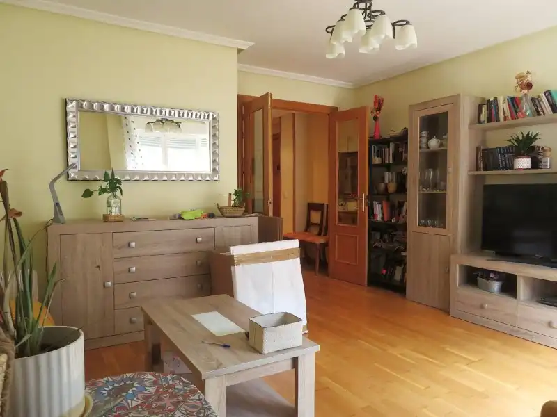 Sala de estar de Apartamento en venta en León Capital  con Calefacción, Jardín privado y Terraza