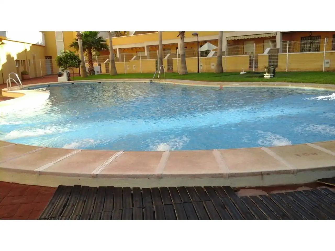 Piso con piscina en venta en Roquetas de Mar ciudad, imagen 2