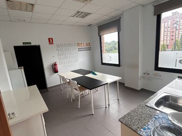 Oficina amb ascensor de lloguer a Calle Purita de la Riva 6