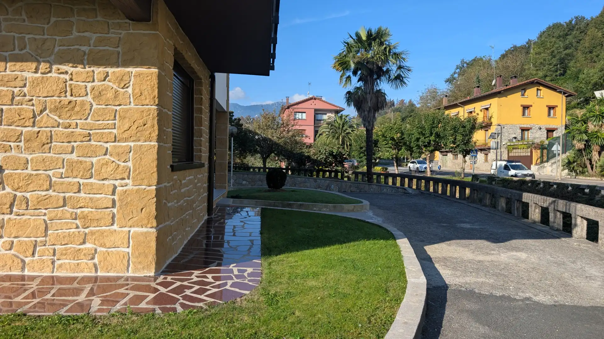 Jardí de Oficina de lloguer en Zizurkil amb Moblat
