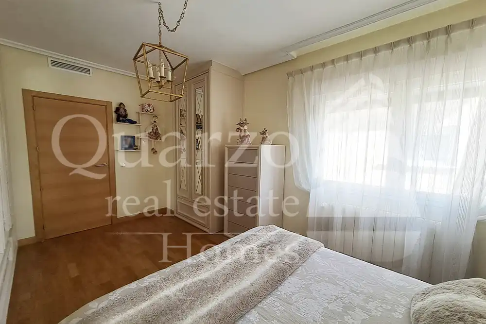 Habitación de Casa adosada en venta en Plasencia con Calefacción, Terraza y Balcón