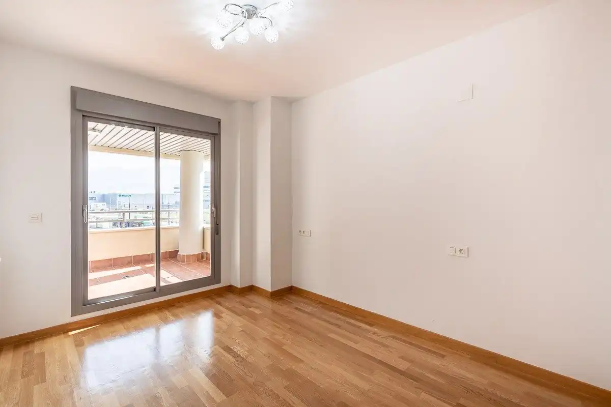 Flat for rent in Avenida DE LA ILUSTRACION, Campus de la Salud