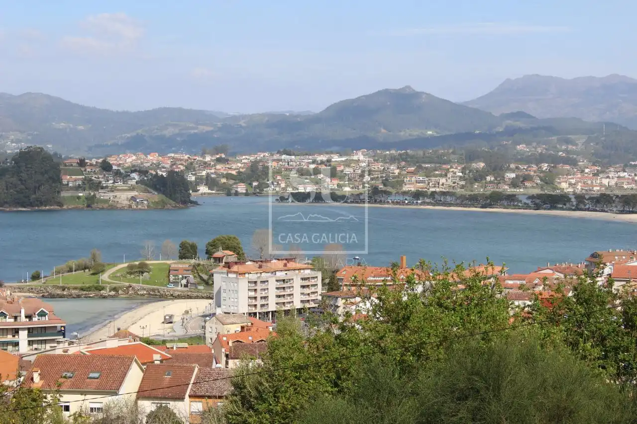 Vista exterior de Casa o xalet en venda en Baiona amb Calefacció, Jardí privat i Terrassa