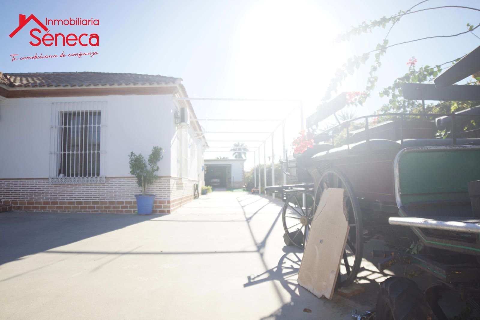 Exterior view of House or chalet for sale in La Carlota  with Air Conditioner, Heating and Furnished