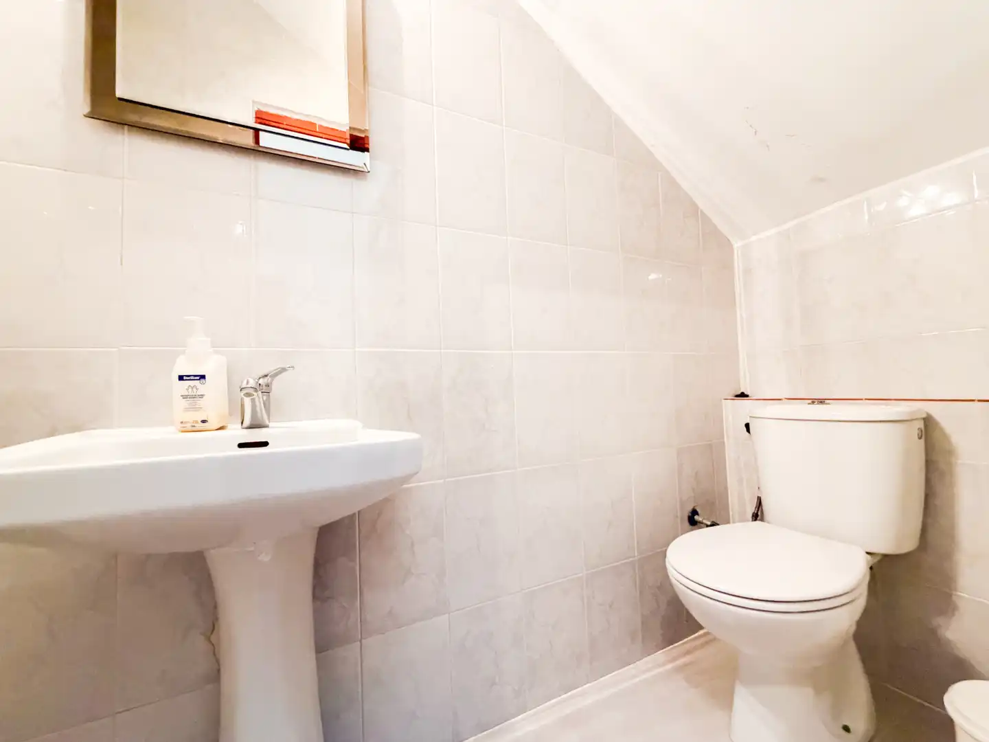 Baño de Casa adosada en venta en Zújar con Calefacción, Terraza y Amueblado