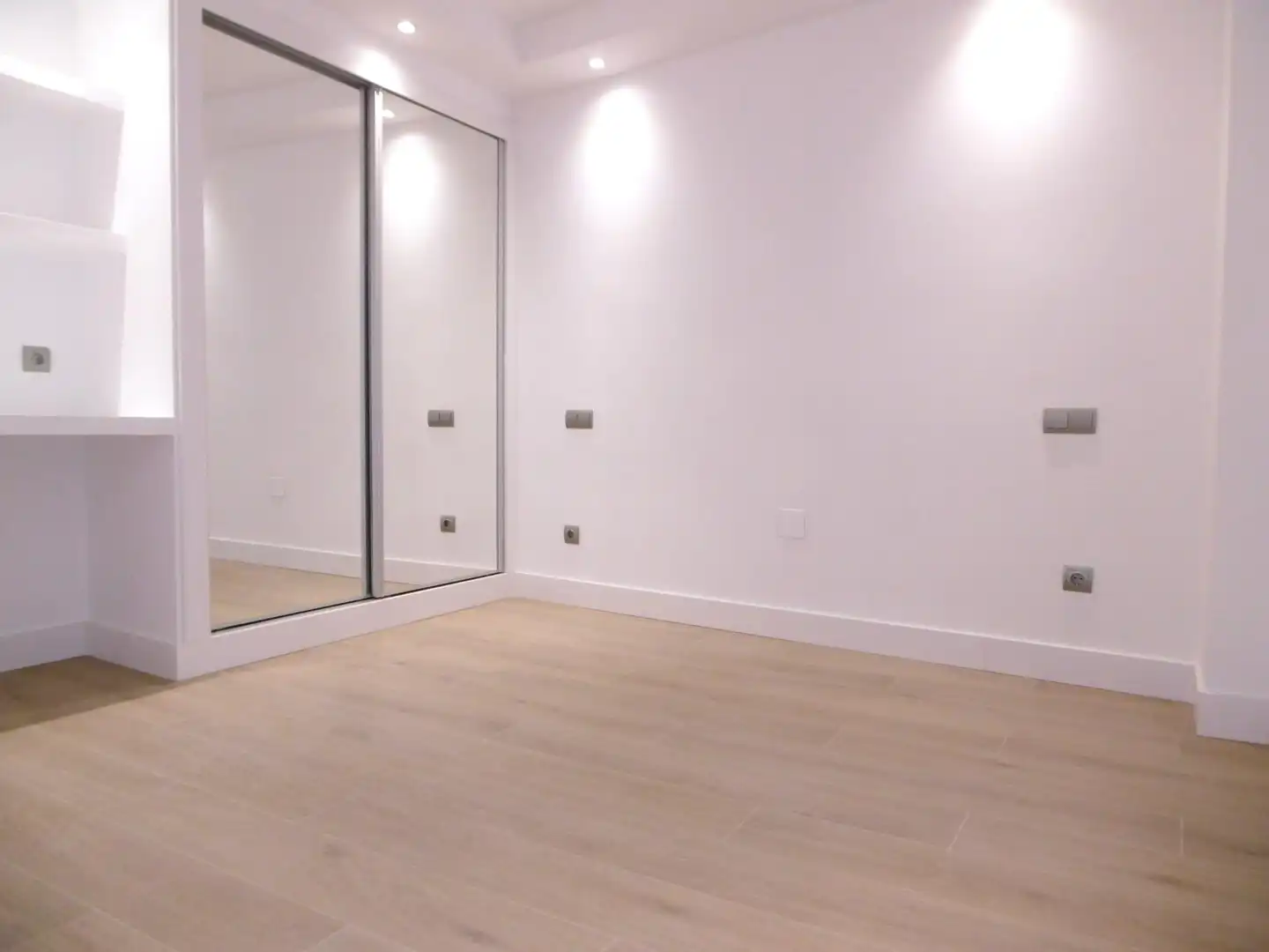 Schlafzimmer von Wohnungen zur Miete in Valladolid mit Heizung und Balkon