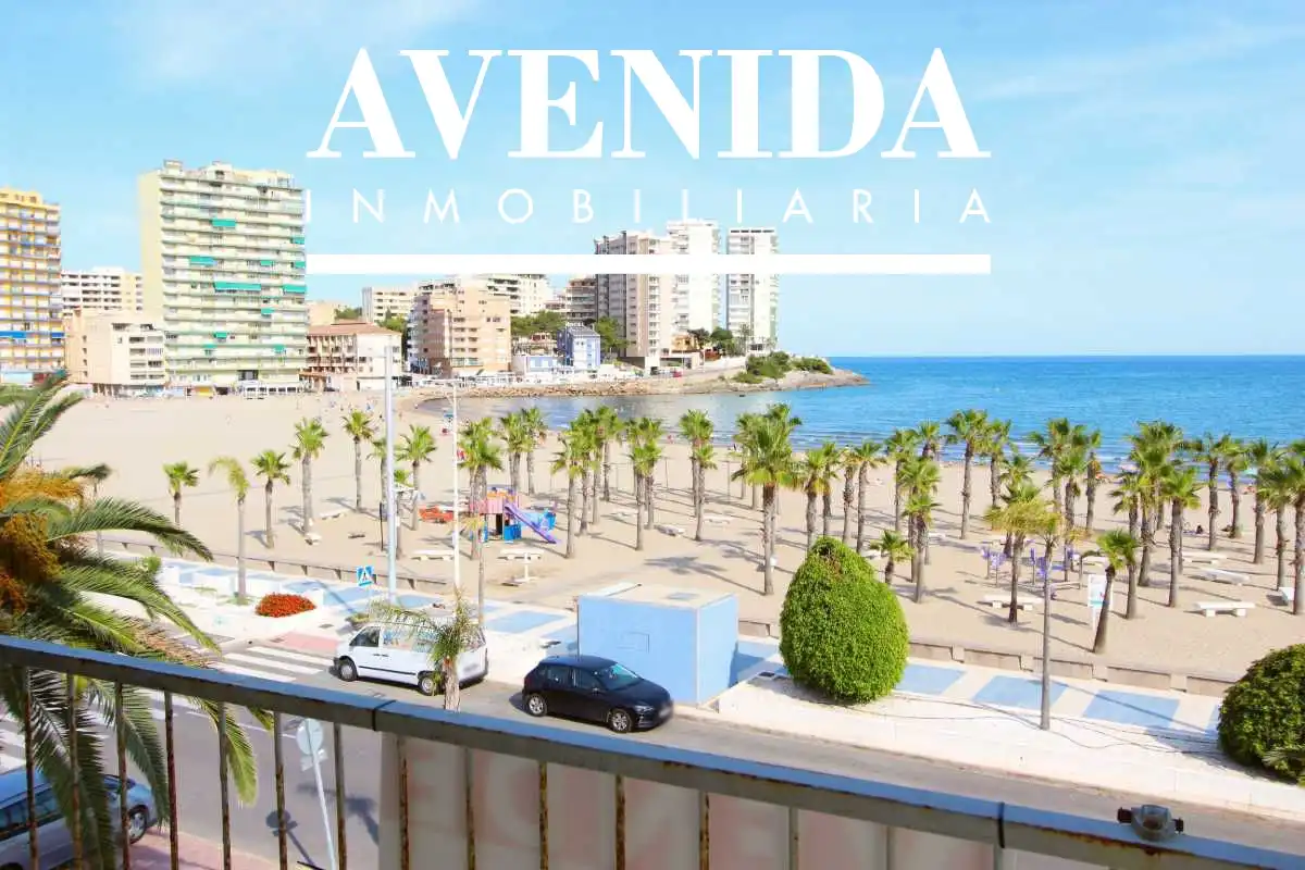 Apartament amb terrassa en venda a Columbretes 18