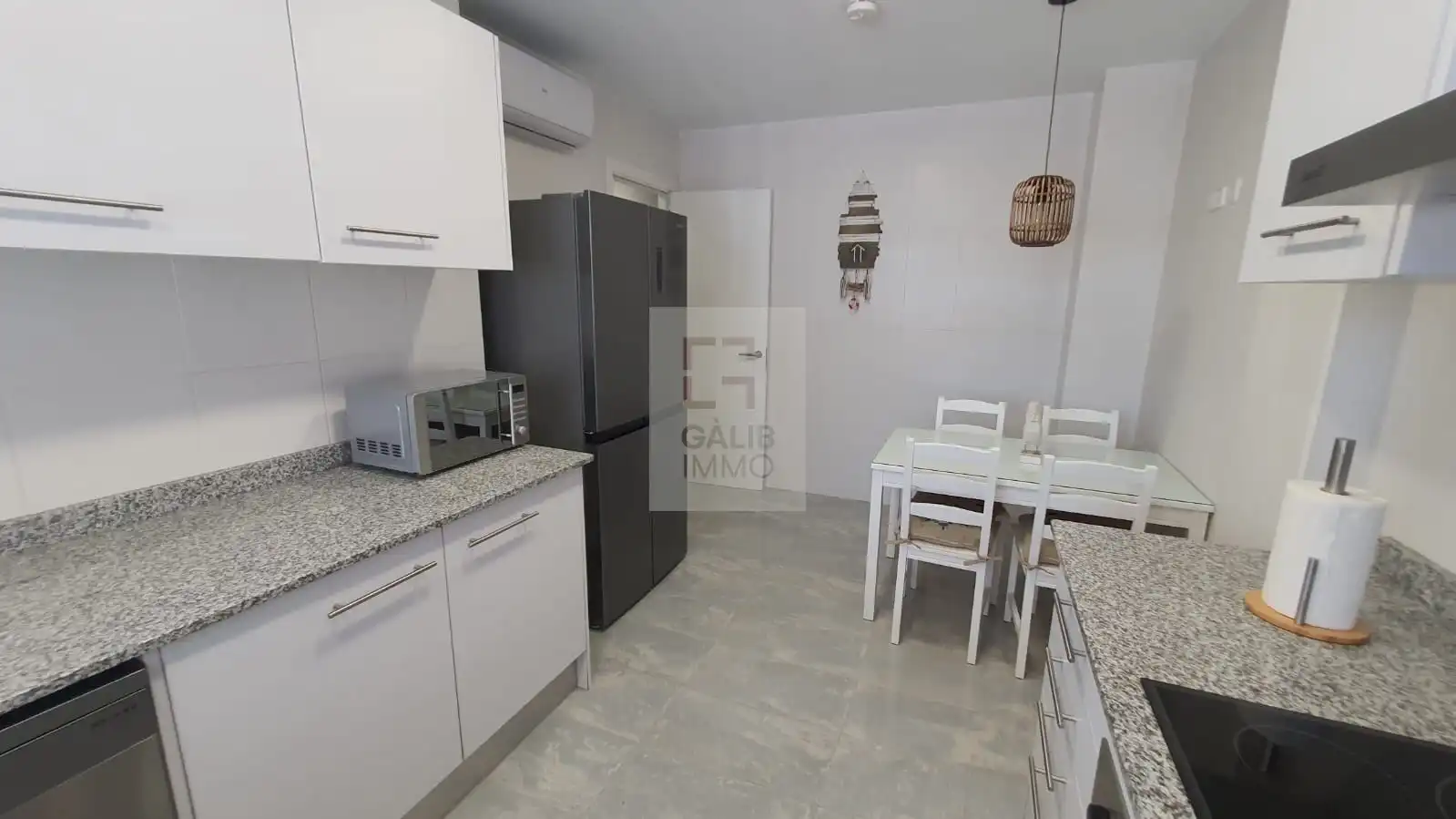 Küche von Einfamilien-Reihenhaus zum Verkauf in Empuriabrava mit Klimaanlage, Terrasse und Möbliert