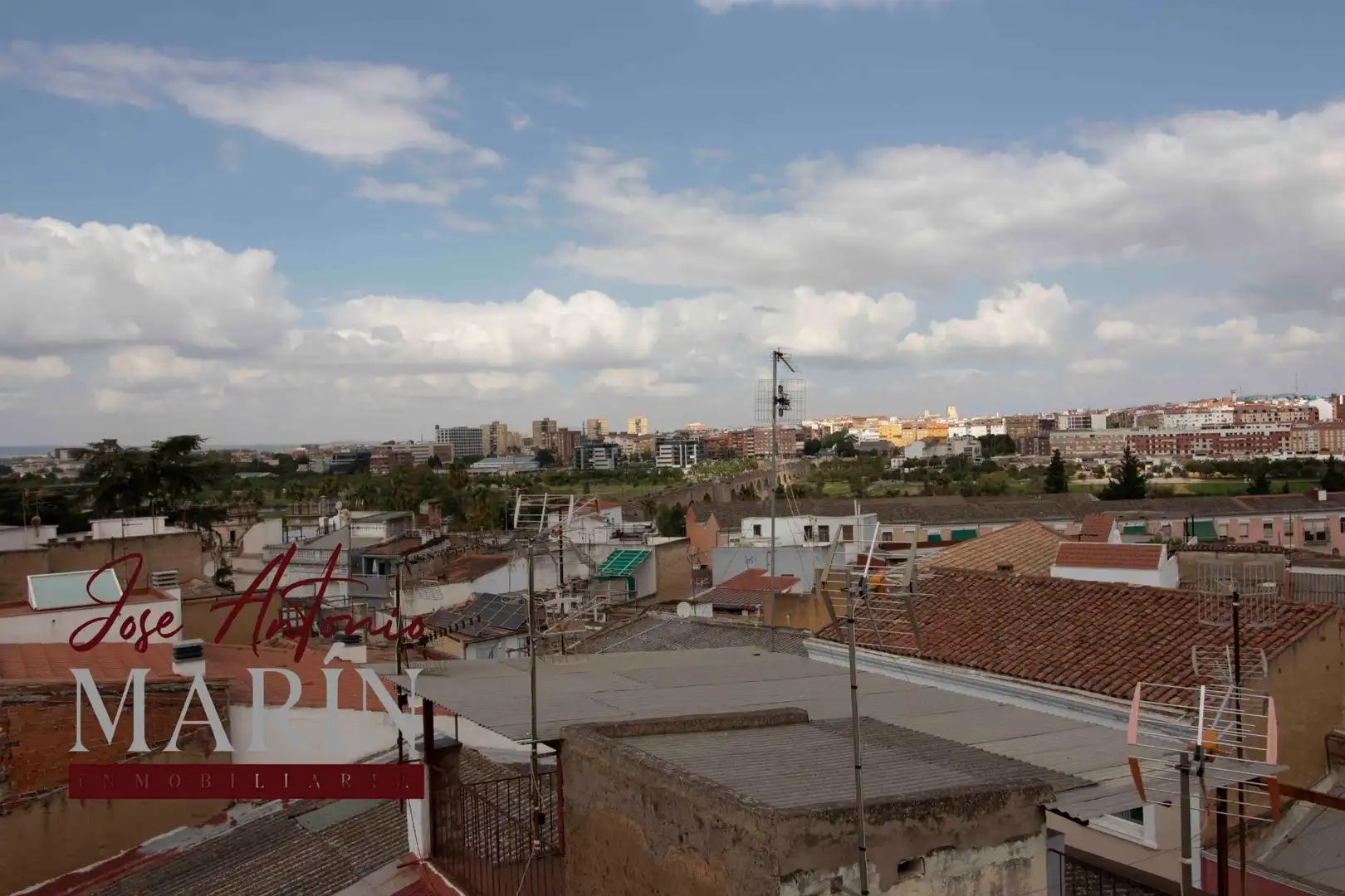 Vista exterior de Casa o xalet en venda en Badajoz amb Calefacció i Terrassa