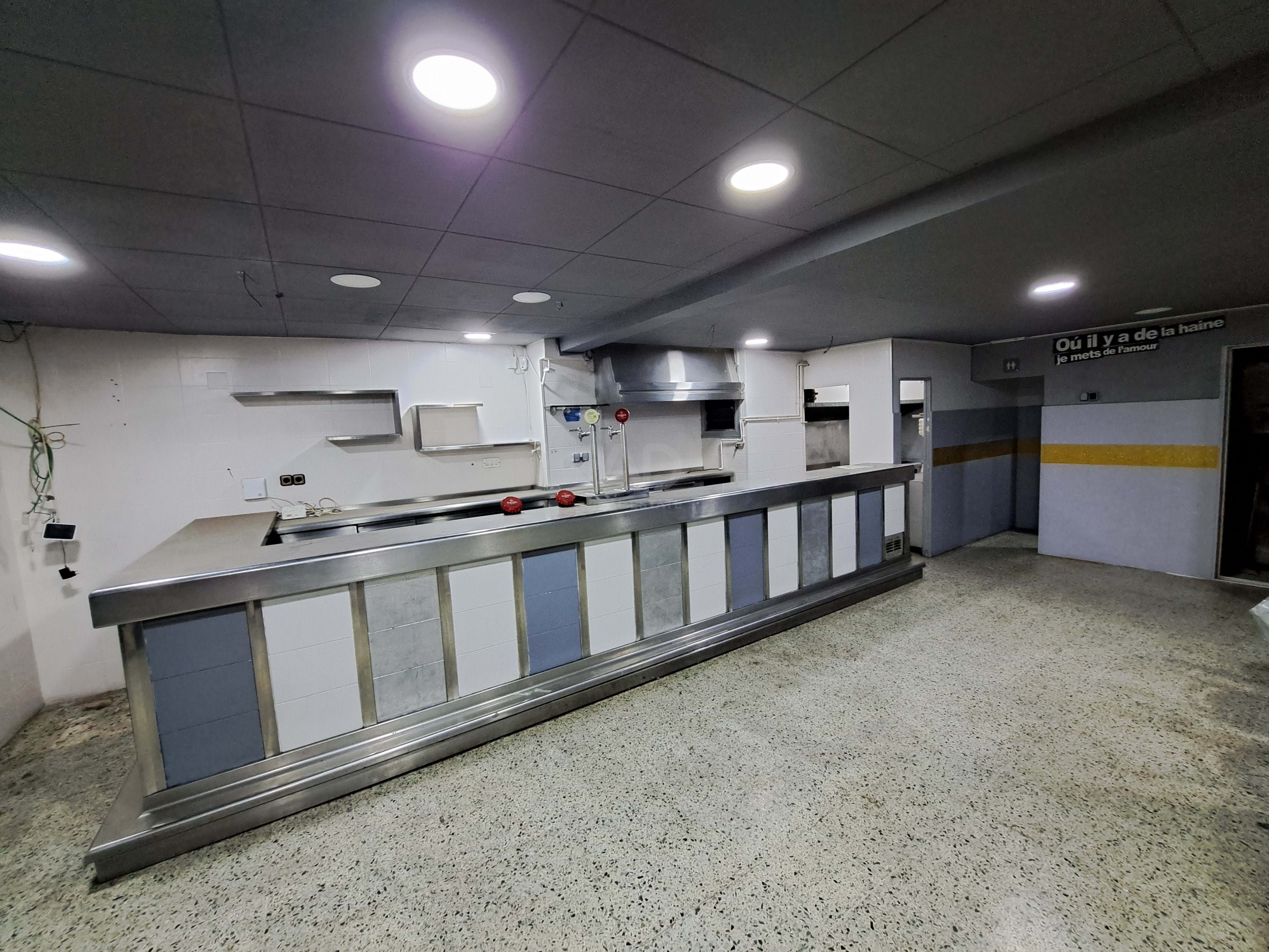 Cocina de Local de alquiler en Santa Coloma de Gramenet