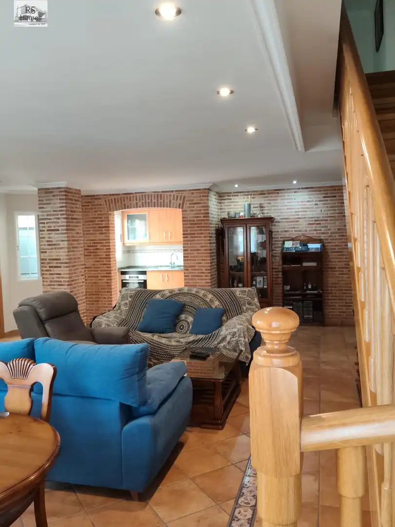 Wohnzimmer von Dachboden zum Verkauf in La Pobla de Vallbona mit Klimaanlage, Terrasse und Balkon