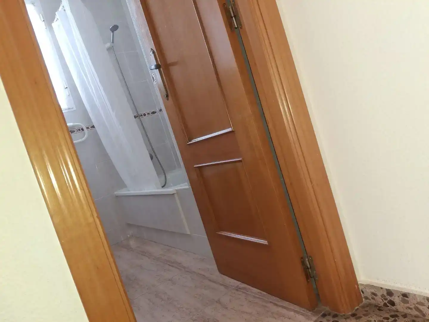 Badezimmer von Wohnung zur Miete in Benidorm mit Schwimmbad