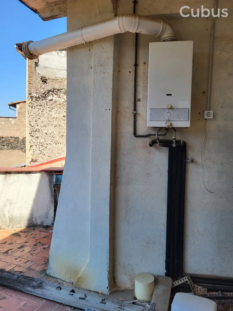 Vista exterior de Piso en venta en Olot con Terraza y Balcón