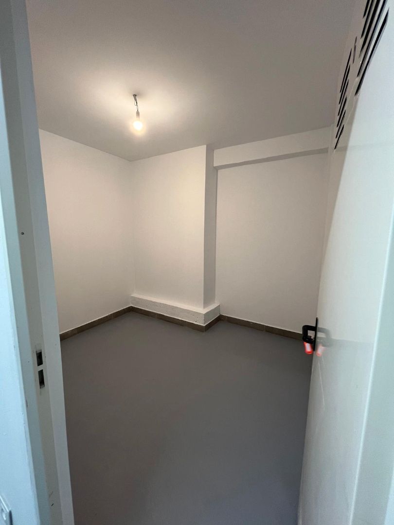 Box room to rent in  Madrid Capital