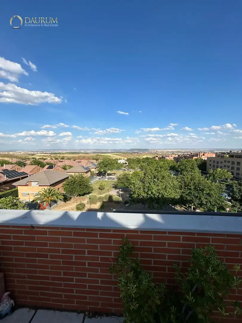 Vista exterior de Àtic en venda en Paracuellos de Jarama amb Aire condicionat, Calefacció i Terrassa