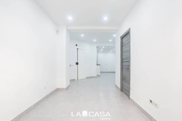 Planta baja en Venta en Carrer de Sugranyes en Sants-Badal