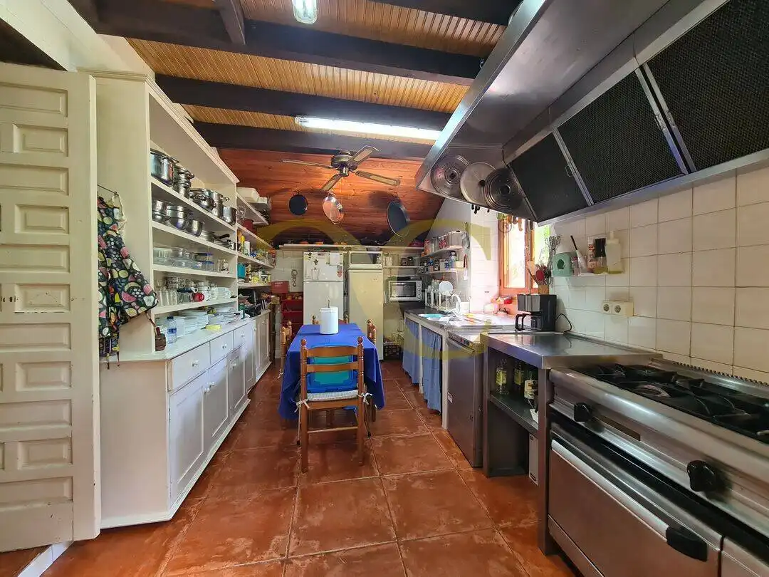 Cuina de Casa o xalet en venda en Peñamellera Alta amb Calefacció, Jardí privat i Terrassa