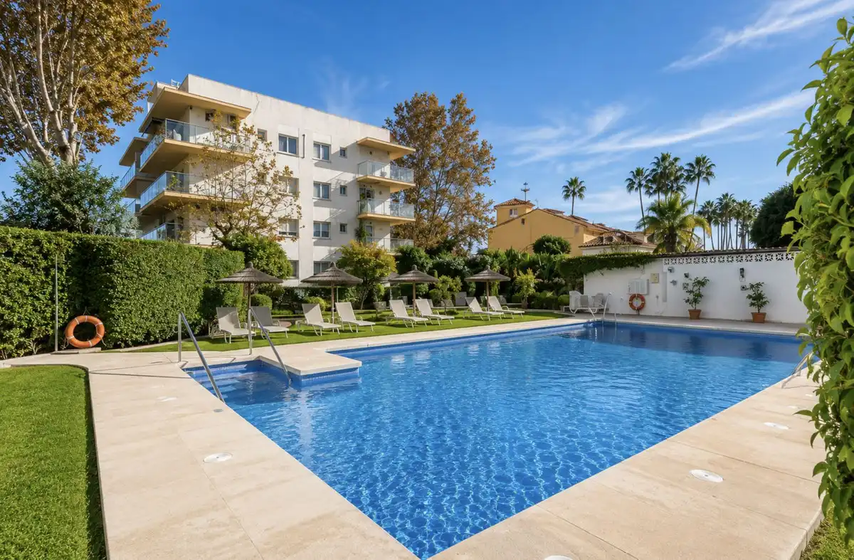 Piscina de Apartamento en venta en Marbella con Terraza y Piscina comunitaria