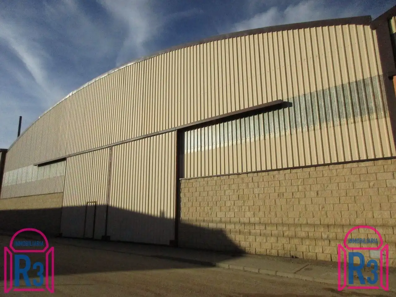 Nau industrial en venda a Valdefresno