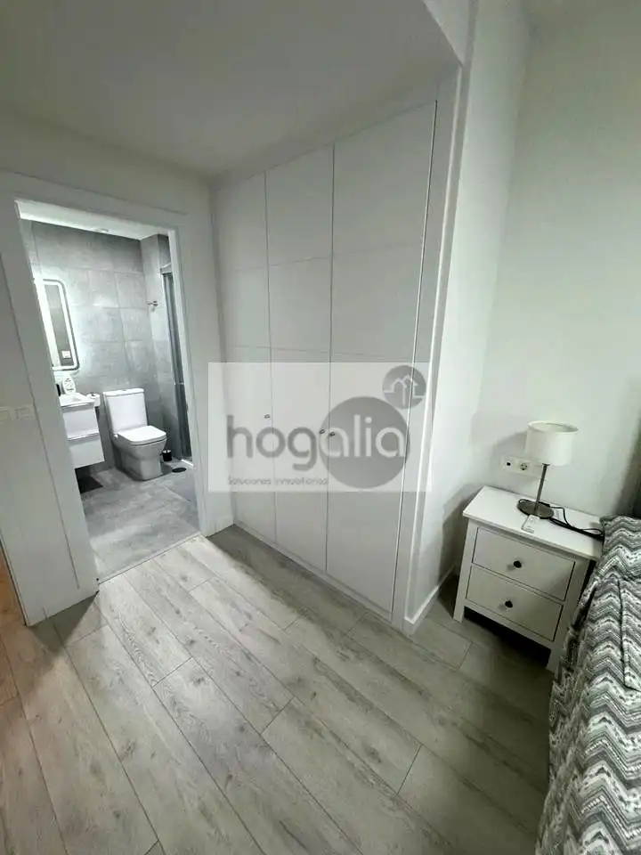 Badezimmer von Wohnung zur Miete in Sevilla mit Klimaanlage, Heizung und Terrasse