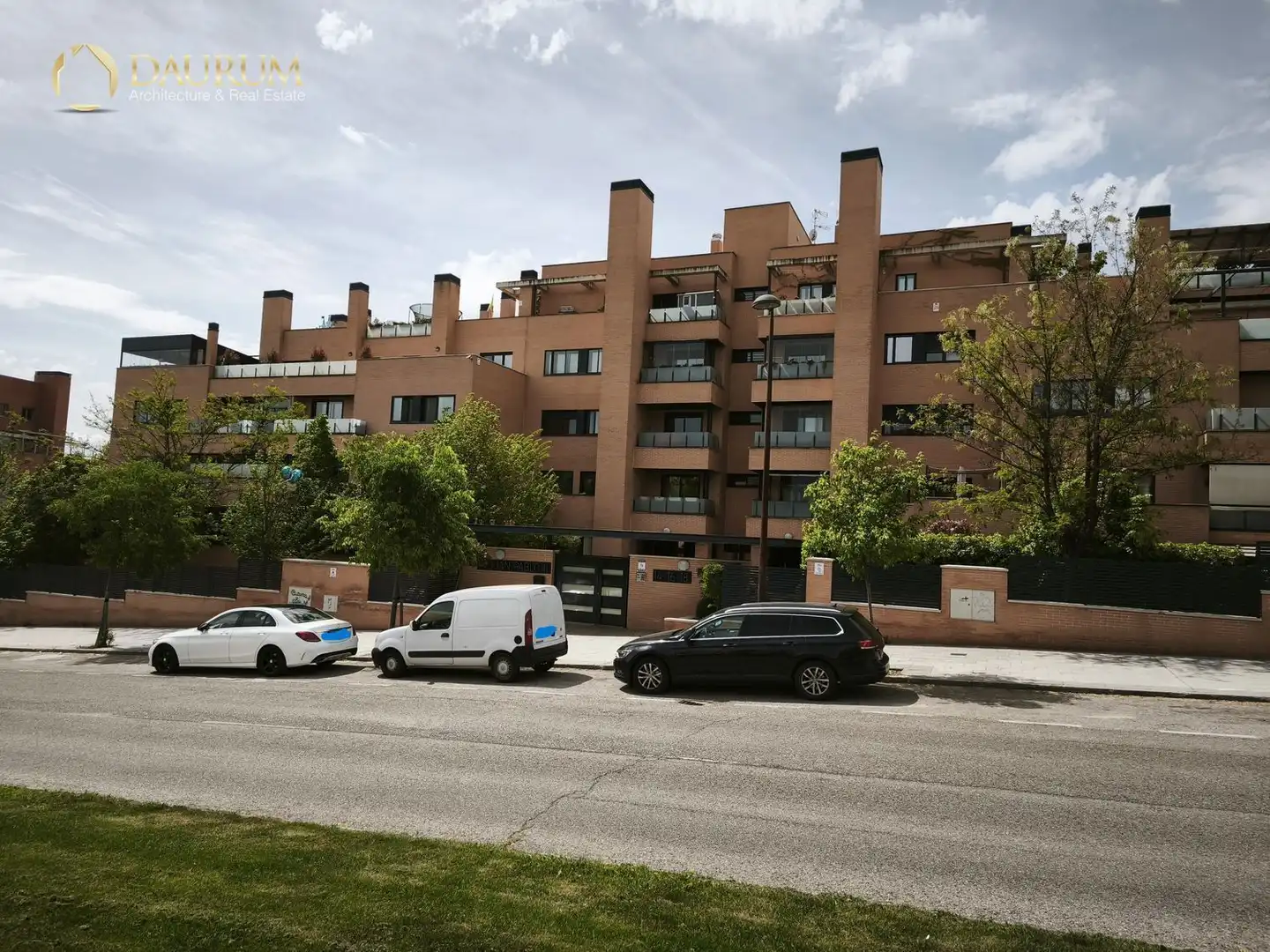 Außenansicht von Wohnung zum Verkauf in Paracuellos de Jarama mit Klimaanlage, Heizung und Terrasse