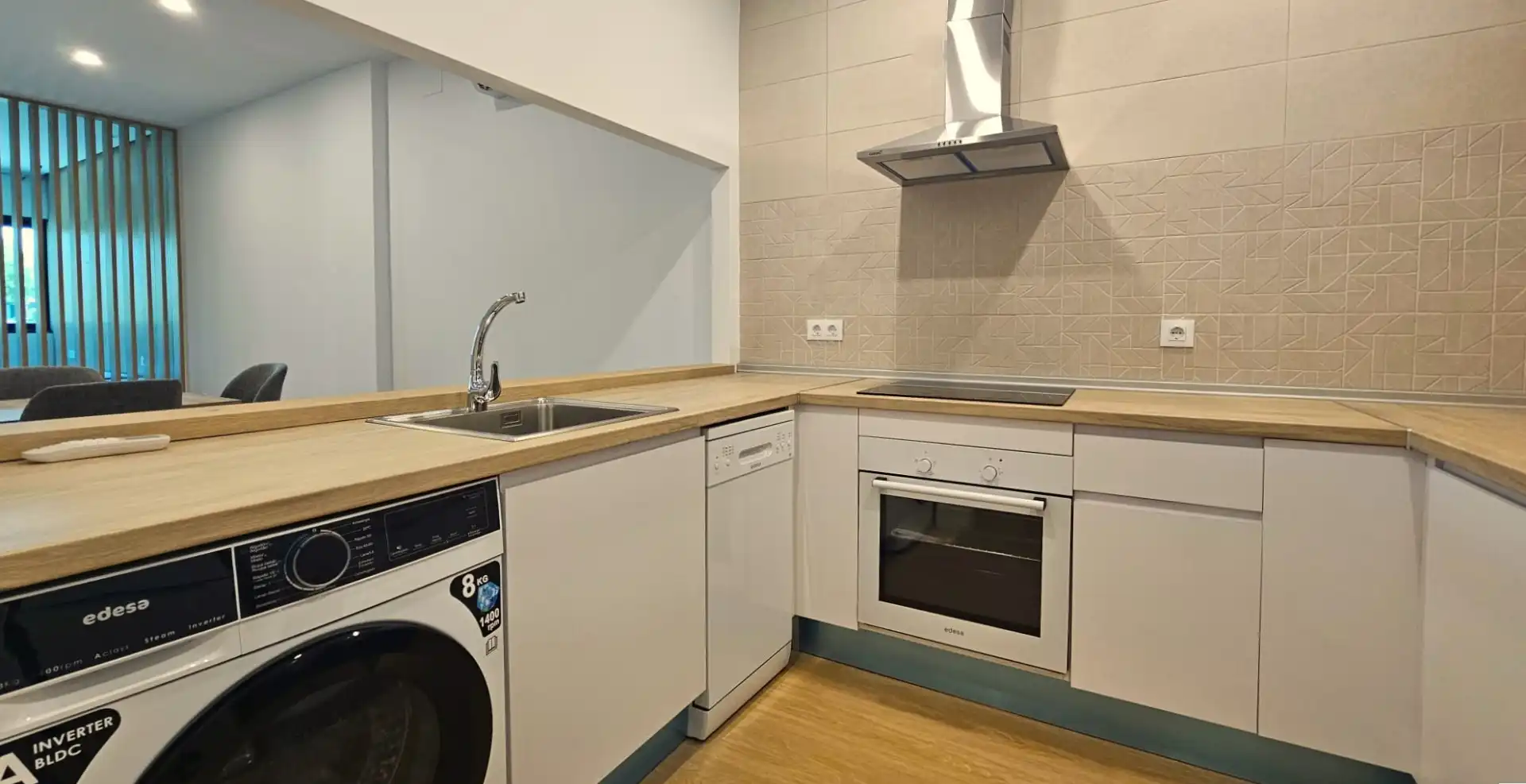 Cocina de Apartamento de alquiler en Espartinas con Aire acondicionado, Calefacción y Parquet