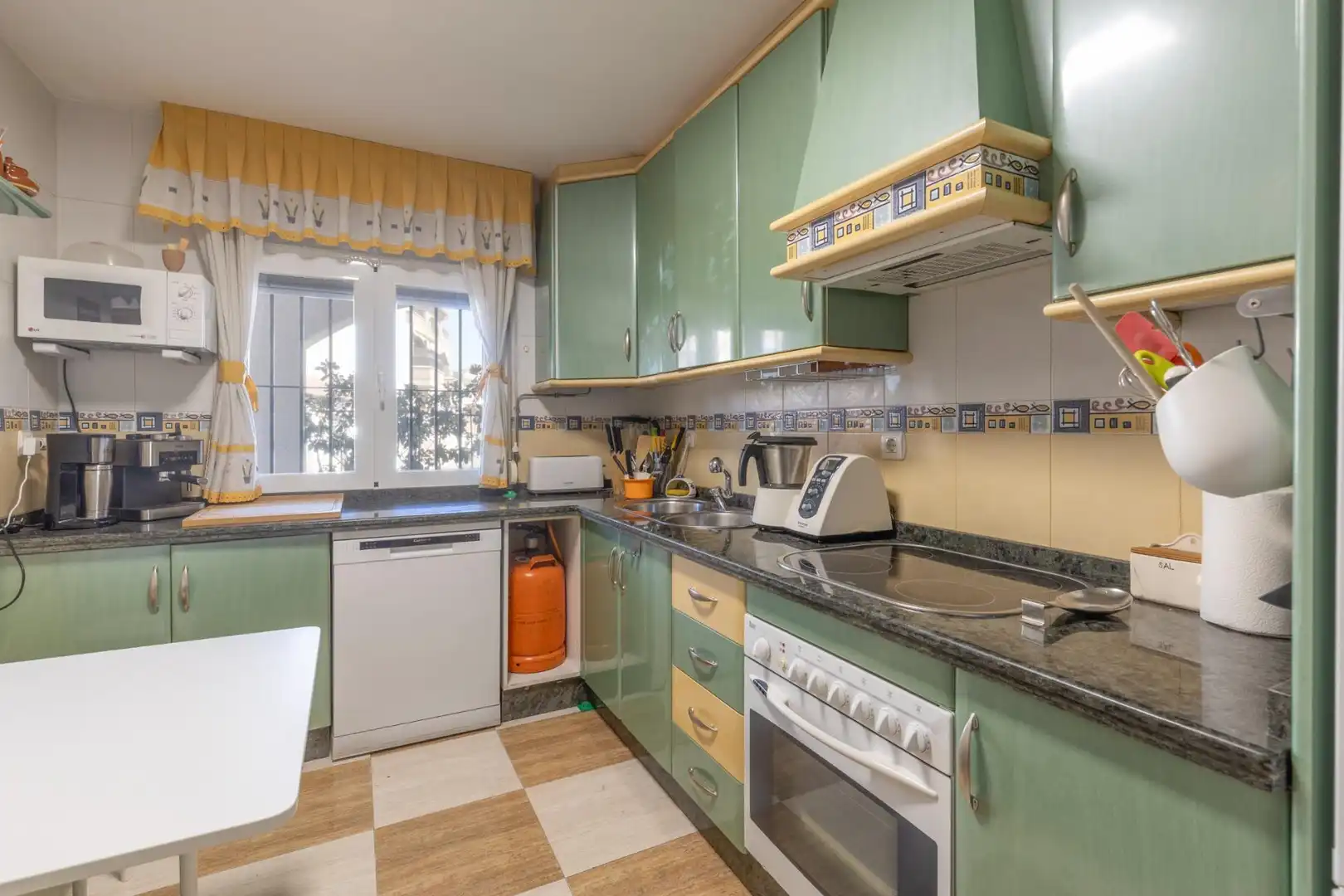 Kitchen of Houses for sale in Armilla  with Air Conditioner and Terrace