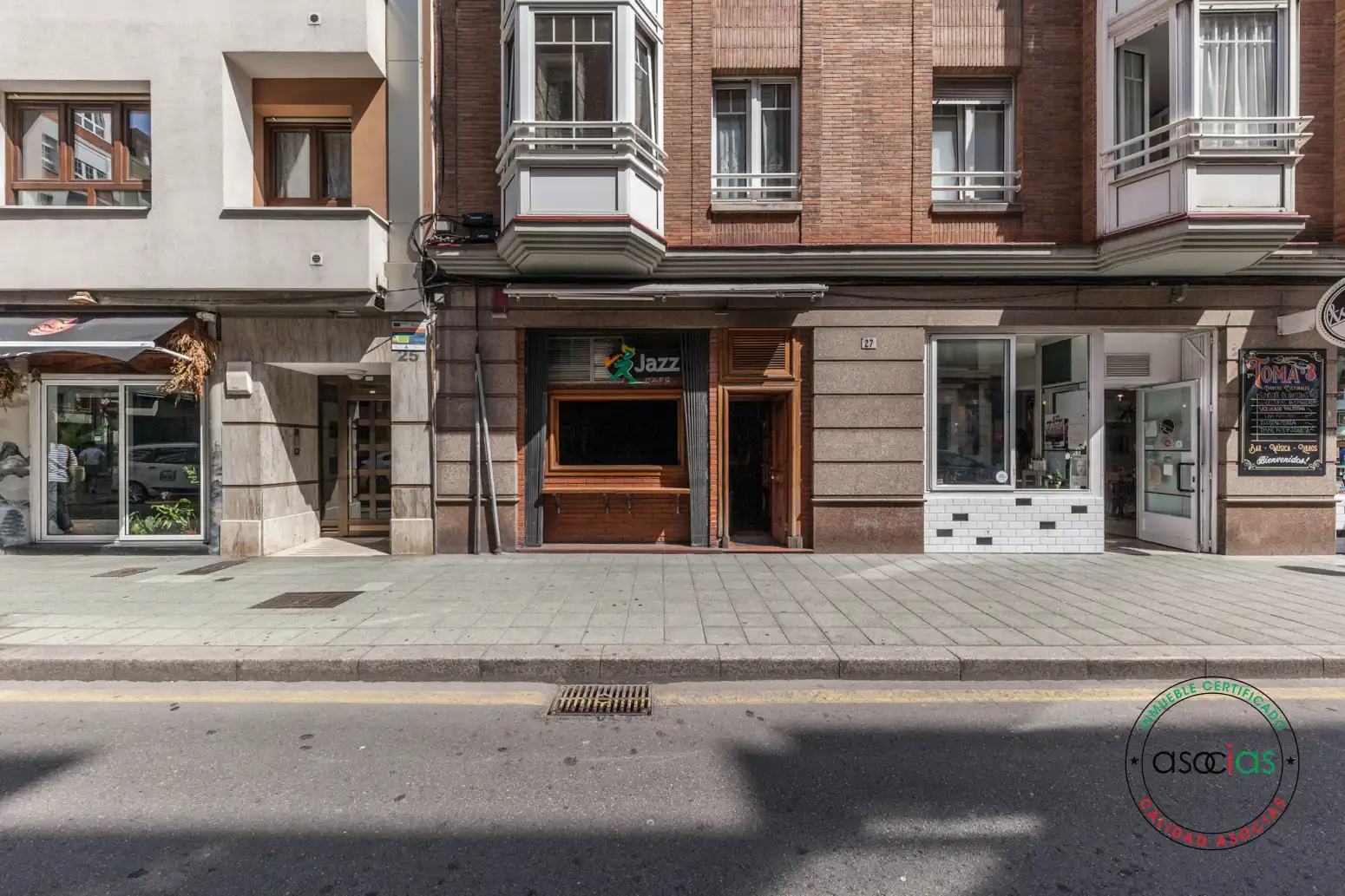 Vista exterior de Local en venta en Gijón 