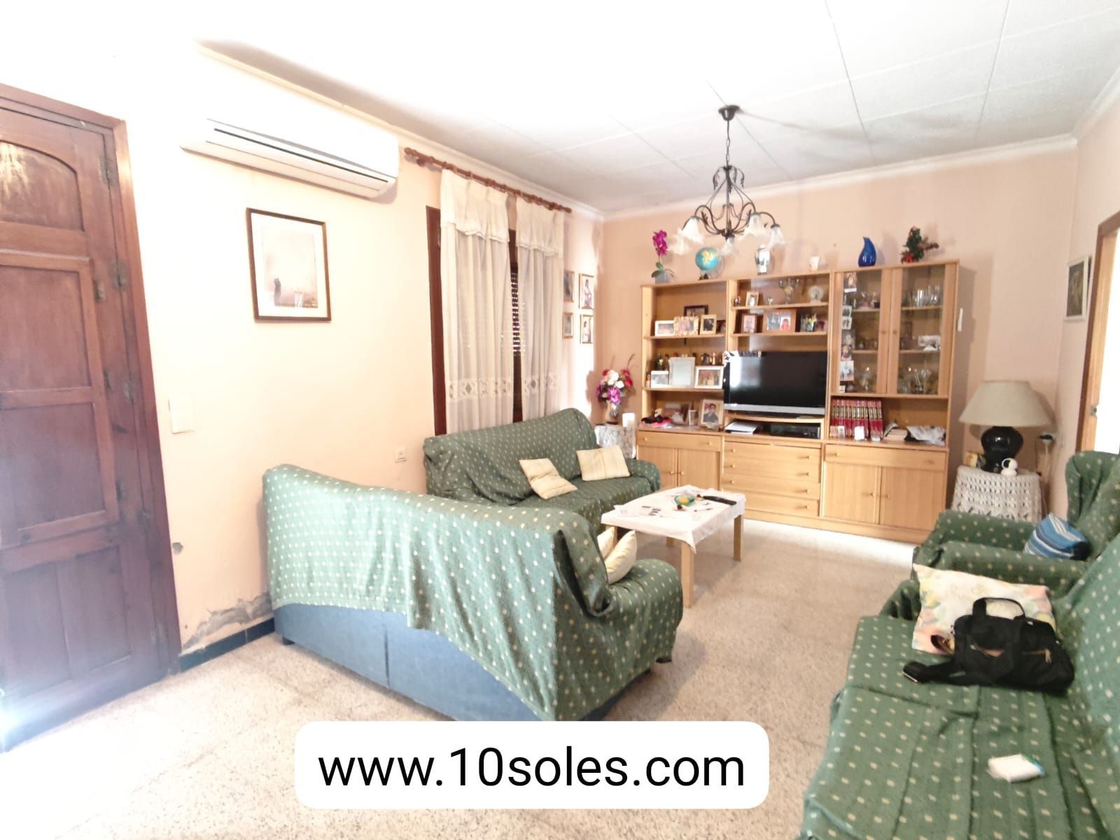 Sala d'estar de Casa adosada en venda en Orihuela amb Jardí privat, Terrassa i Traster