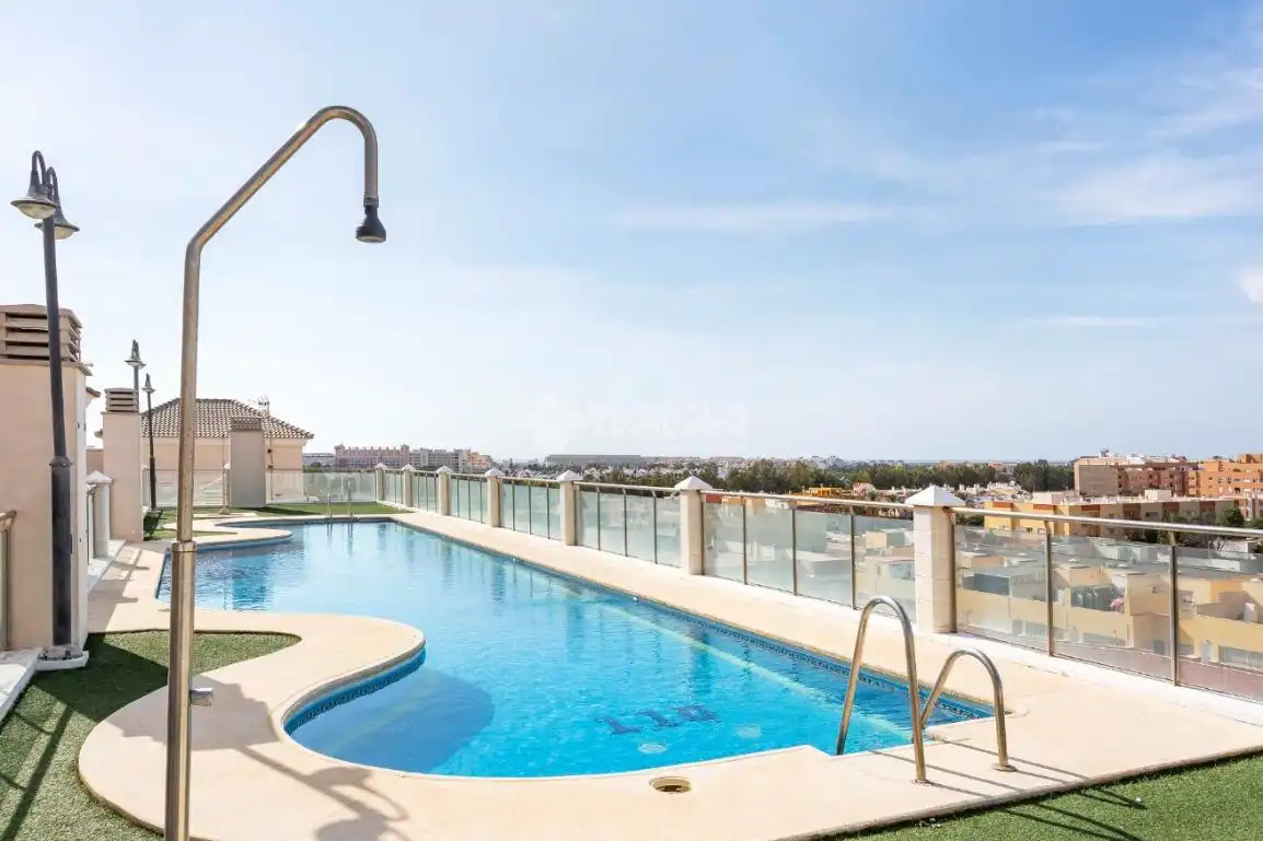 Piscina de Piso en venta en Roquetas de Mar con Aire acondicionado, Calefacción y Terraza