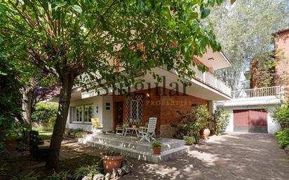 Vista exterior de Casa o xalet en venda en Castelldefels amb Jardí privat i Terrassa