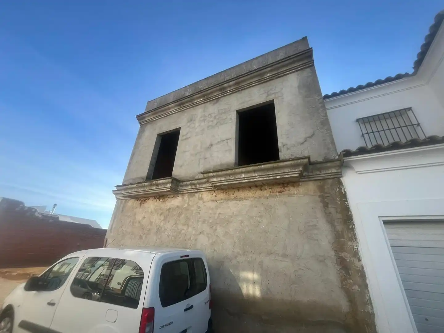 Außenansicht von Gebäude zum Verkauf in Alcolea del Río