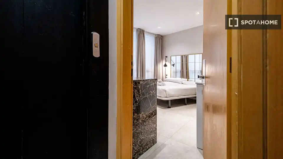 Flat with terrace to rent in Ciutat Vella, imagen 18