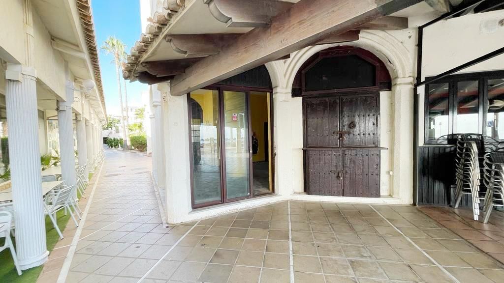Premises for sale in Puerto Marina