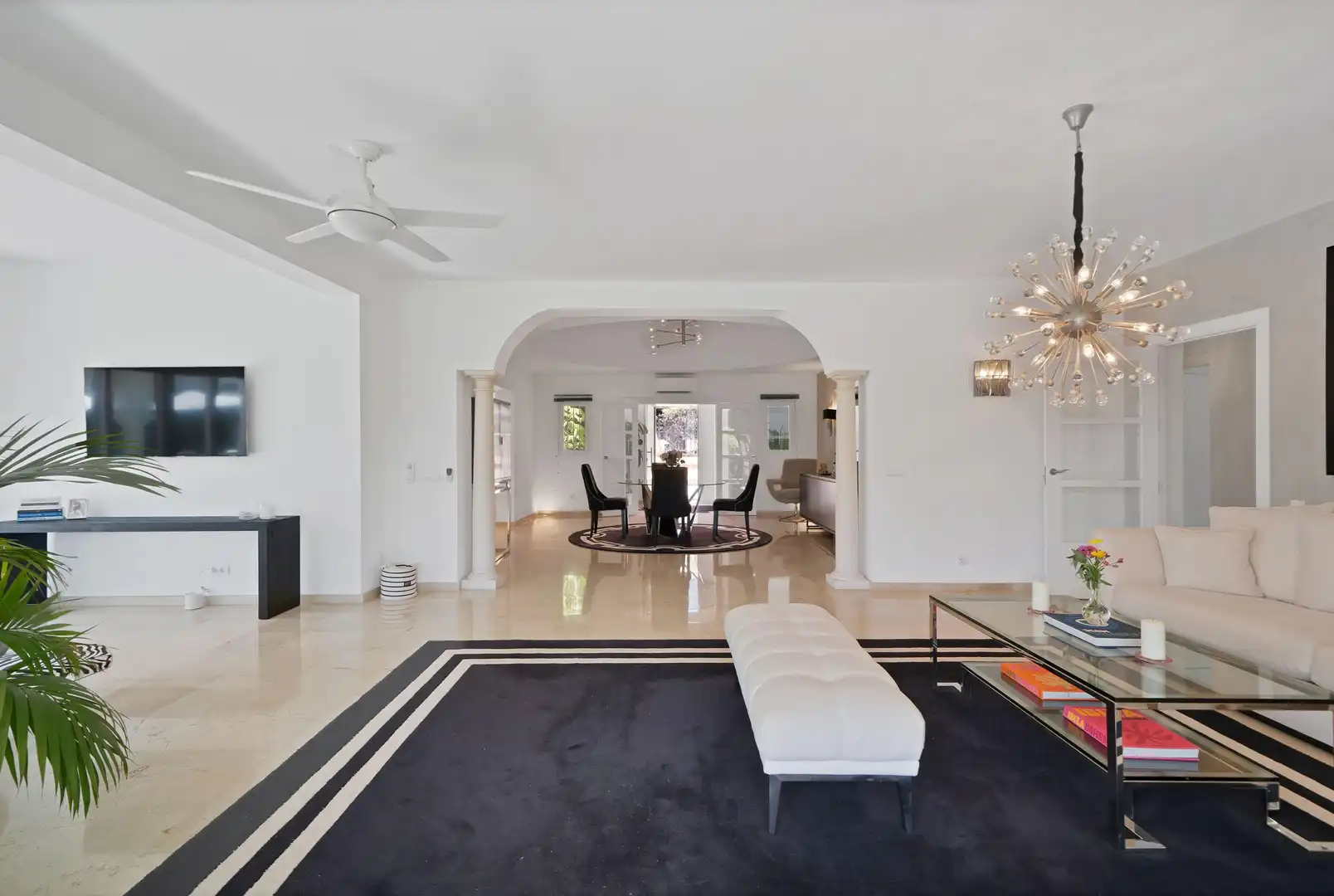 Sala d'estar de Casa o xalet de lloguer en Estepona amb Aire condicionat, Calefacció i Jardí privat