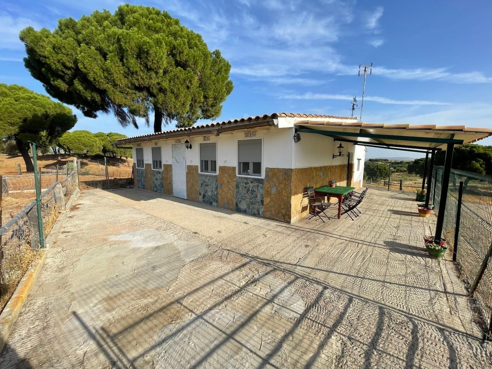 Vista exterior de Casa o xalet de lloguer en Garrovillas de Alconétar amb Traster i Piscina comunitària
