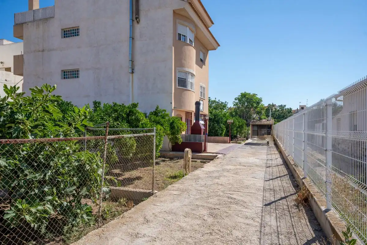 Vista exterior de Edifici en venda en Murcia