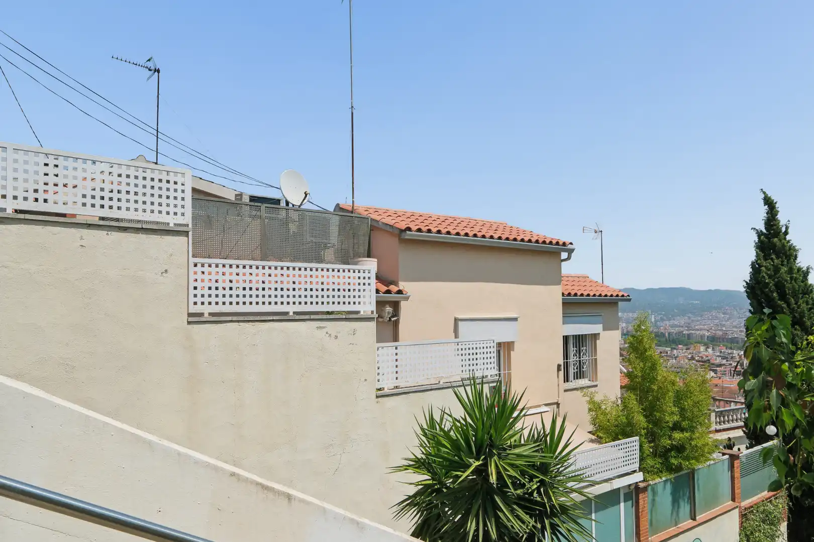 Vista exterior de Casa o xalet en venda en Barcelona amb Aire condicionat, Calefacció i Terrassa