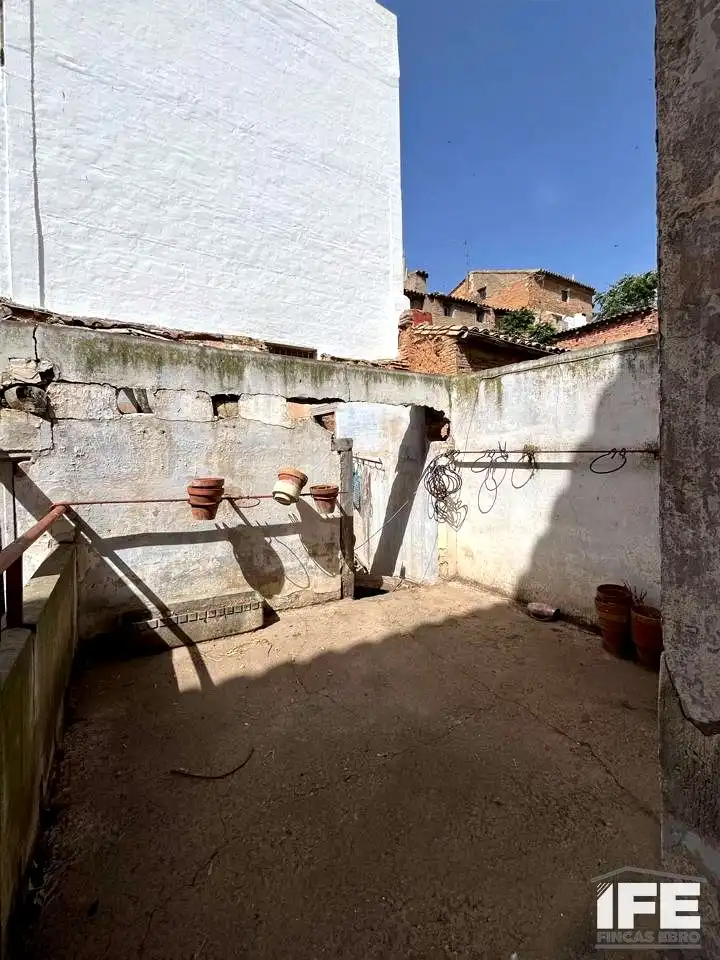 Vista exterior de Casa o xalet en venda en Alagón amb Terrassa i Balcó