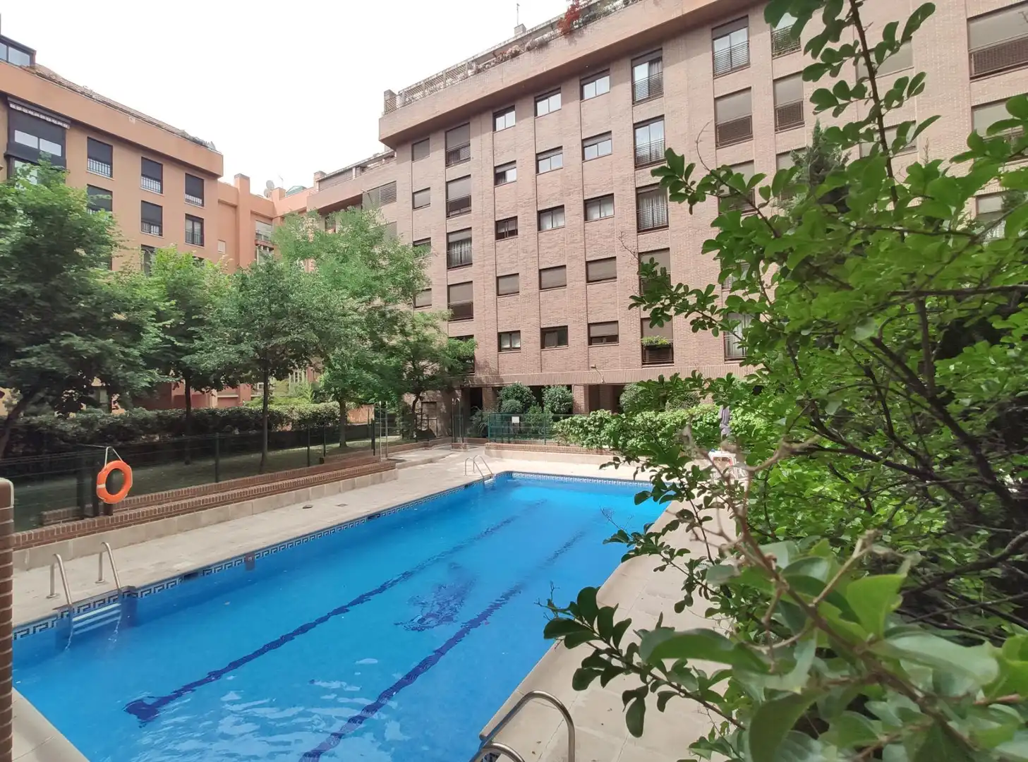 Schwimmbecken von Wohnung zur Miete in Madrid mit Klimaanlage, Heizung und Parkett