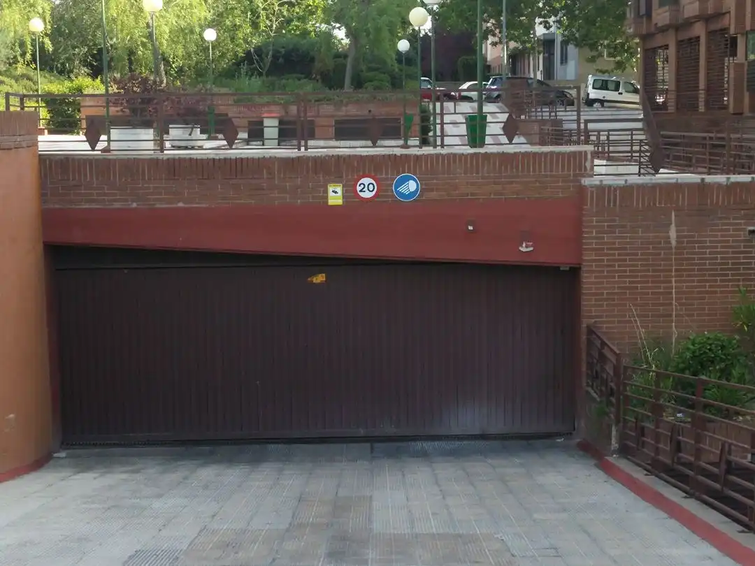 Parkplatz von Garage zur Miete in Madrid