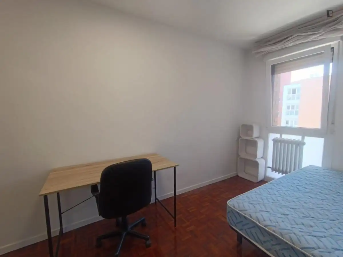 Room in Mendebaldea - Ermitagaña