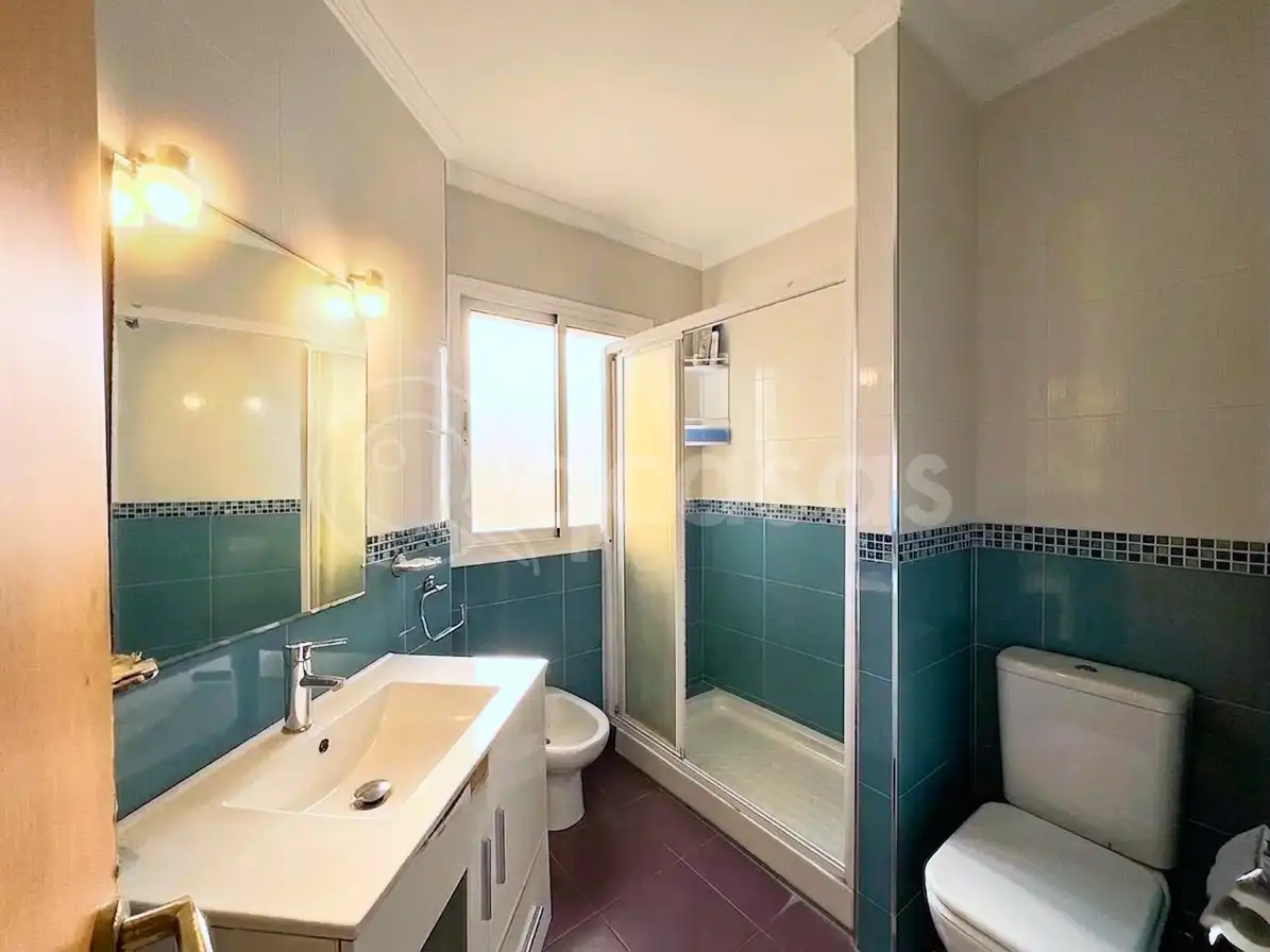 Bathroom of Apartments for sale in Torremolinos  with Terrace, Oven and Microwave