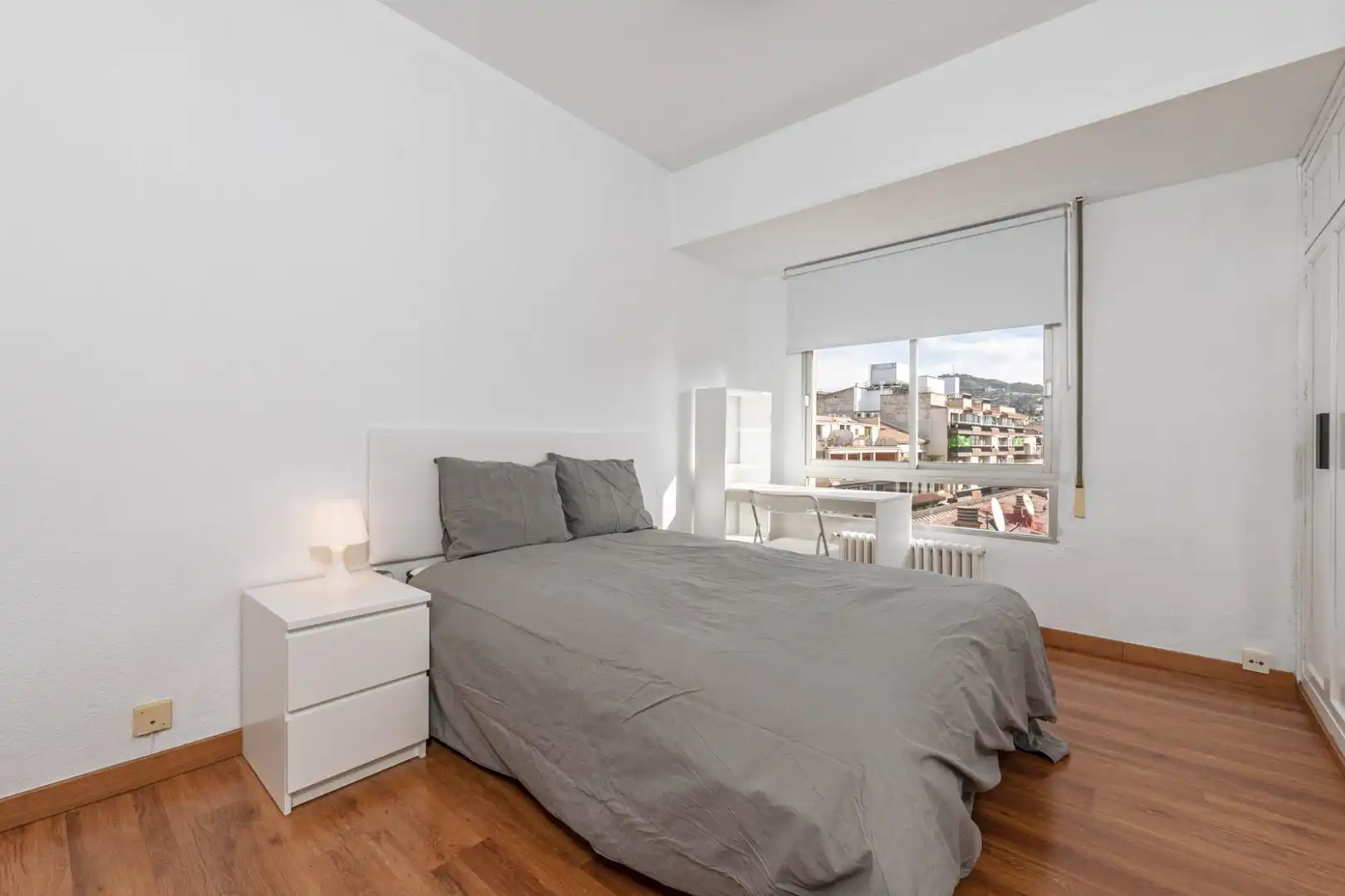 Bedroom of Flat for share in Granada  with Heating